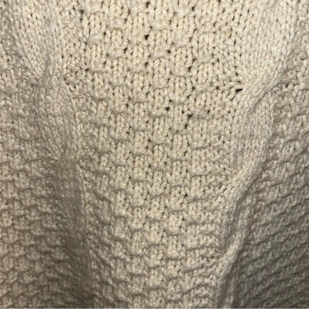 Vintage oversized cream hand knit sweater - Picture 2 of 6